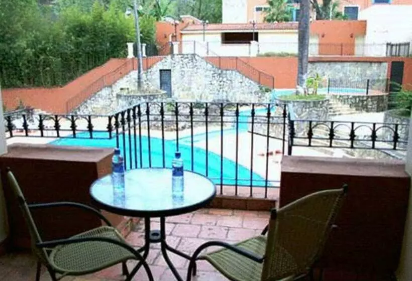 Fotos del hotel Hacienda Cola Del Caballo:  15