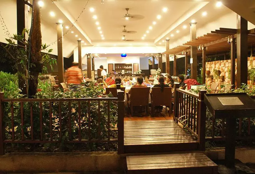 Fotos del hotel Royal Orchid Resort:  3