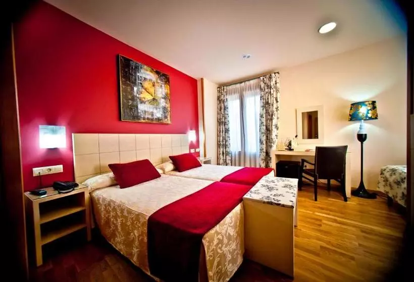 Fotos del hotel Condes De Castilla:  11