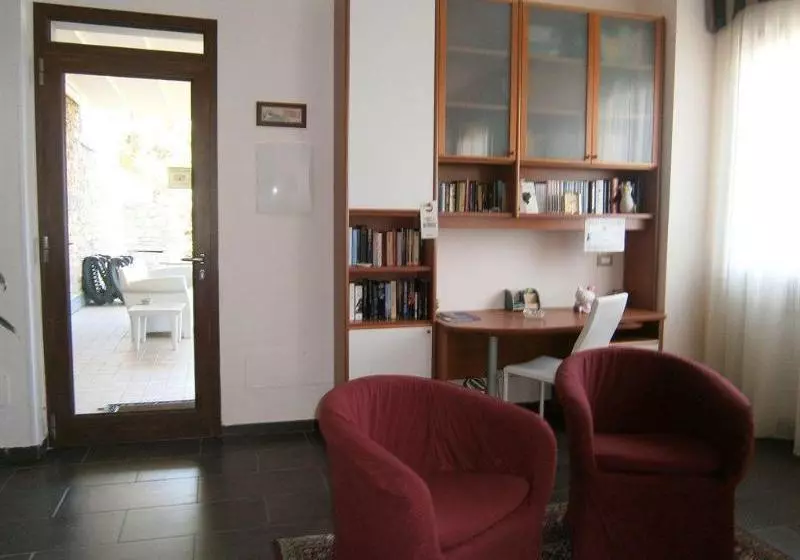 Fotos del hotel Arianna Hill House:  2