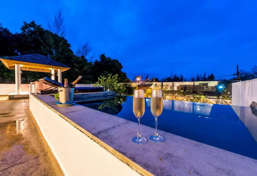 Fotos del hotel Lotus Gardens Residence:  3