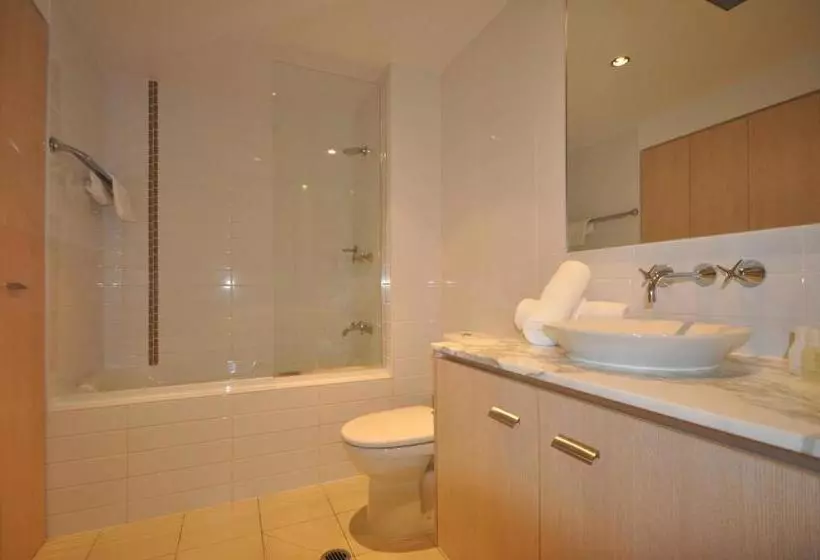 Fotos del hotel Chancellor Lakeside Apartments:  5