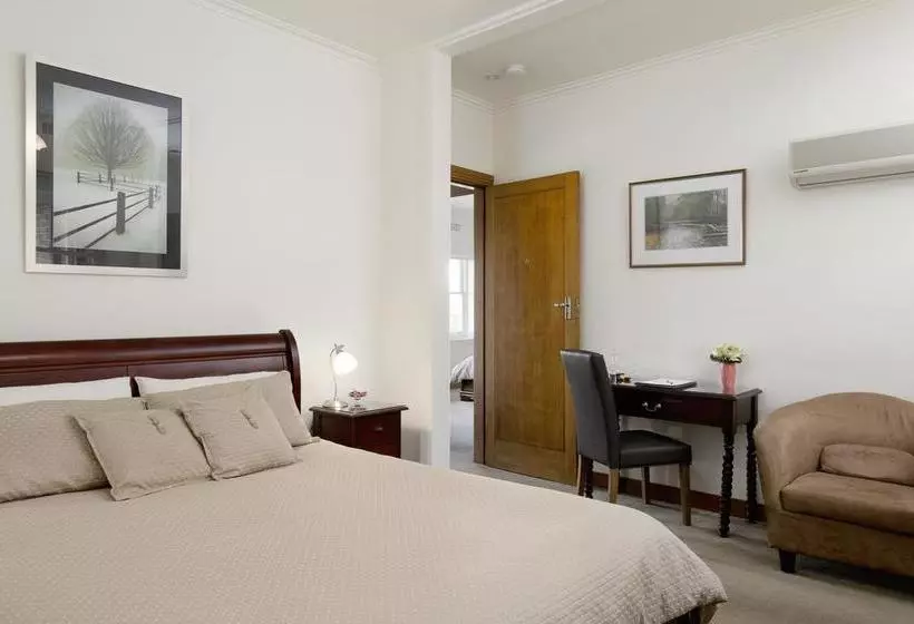 Trevallyn House B & B