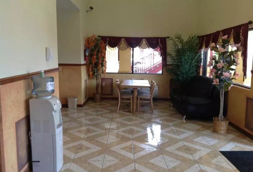 Fotos del hotel Woodland Inn And Suites:  6
