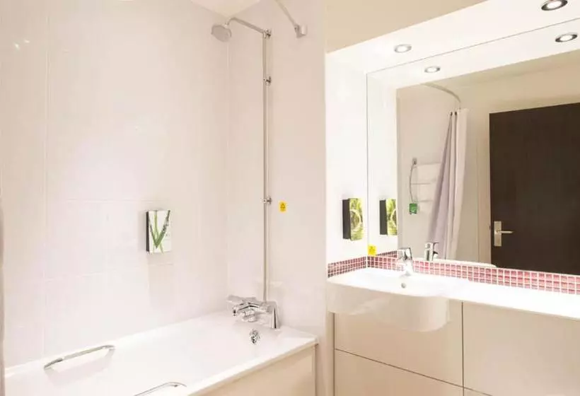 Fotos del hotel Premier Inn London Clapham:  4