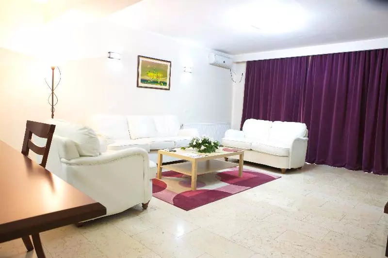 Fotos del hotel Phoenicia Suites:  5