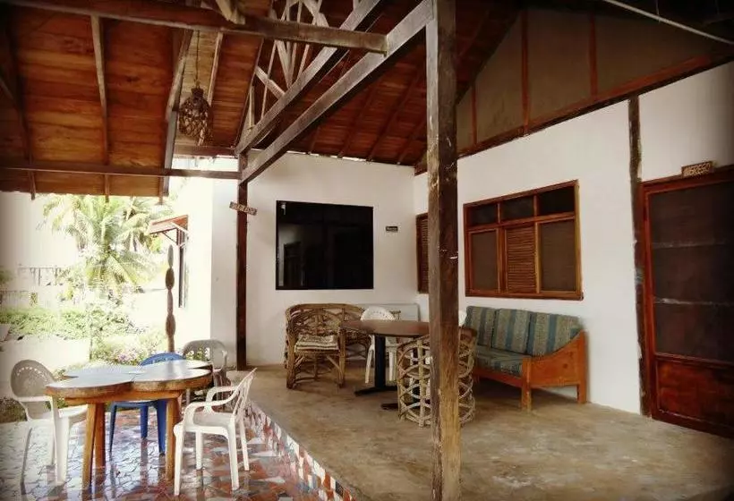 Fotos del hotel Hostal Las Gardenias:  8