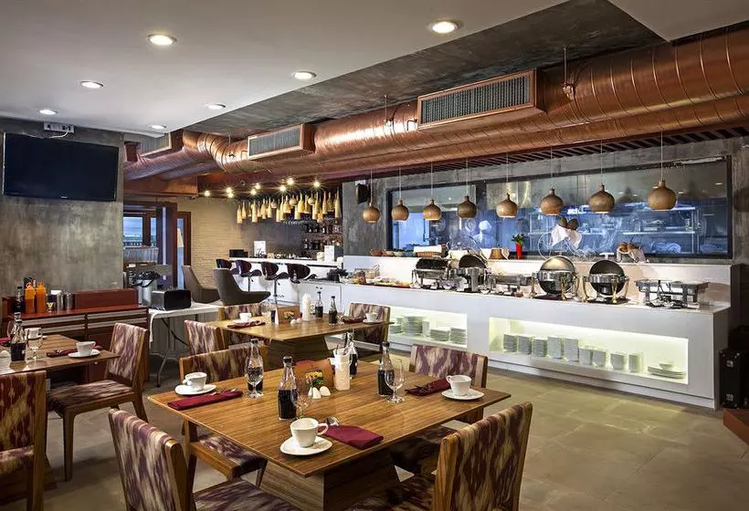 Fotos del hotel Omni Tower Sukhumvit Nana By Compass Hospitality:  6