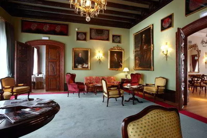 Fotos del hotel Palacio Guendulain:  7