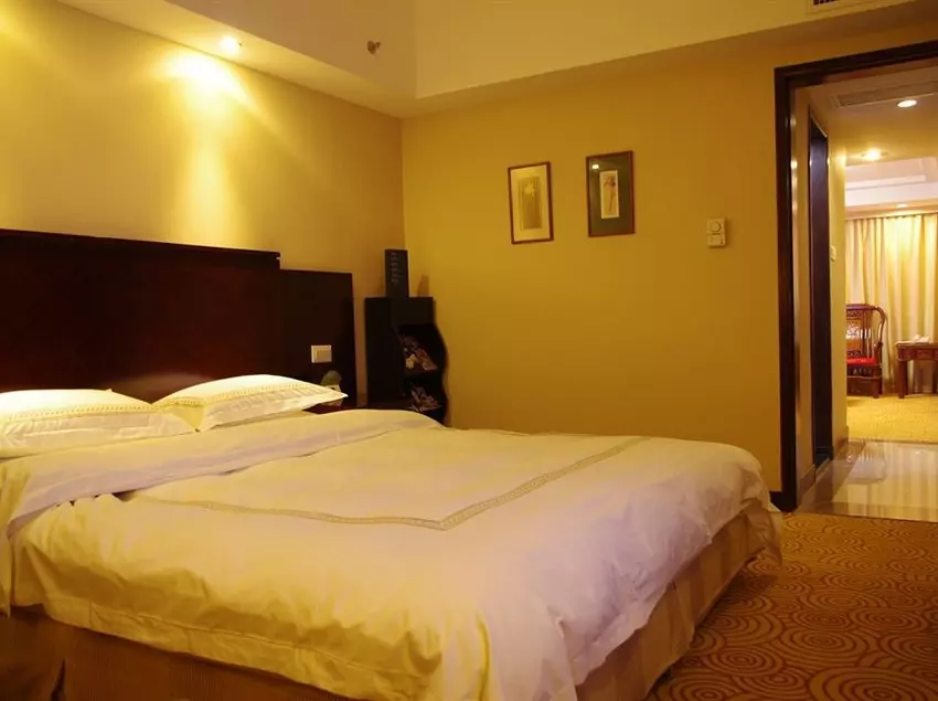 Fotos del hotel Overseas Chinese Friendship:  17