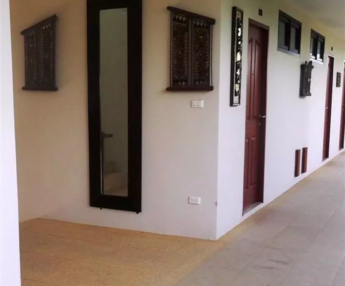 Fotos del hotel Baan Leelawadee Apartment:  9