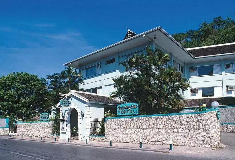 Doctors Cave Beach Hotel