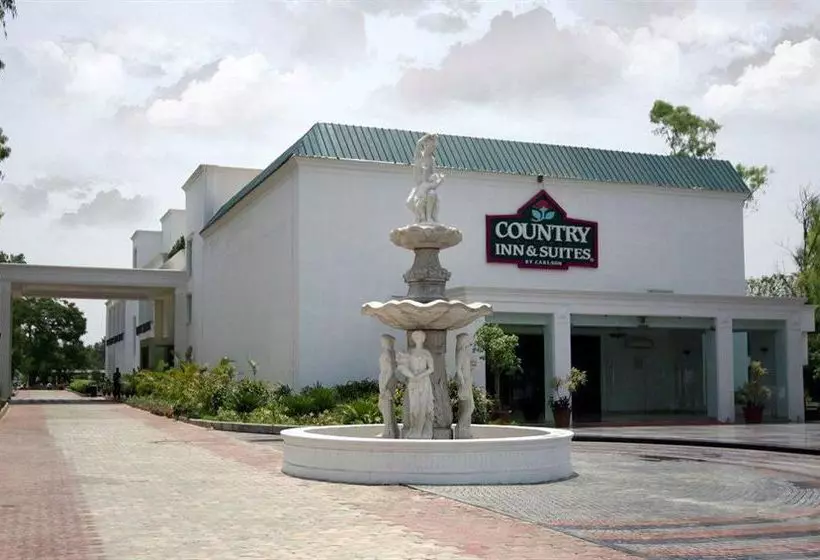 Country Inn & Suites By Radisson, Delhi Satbari