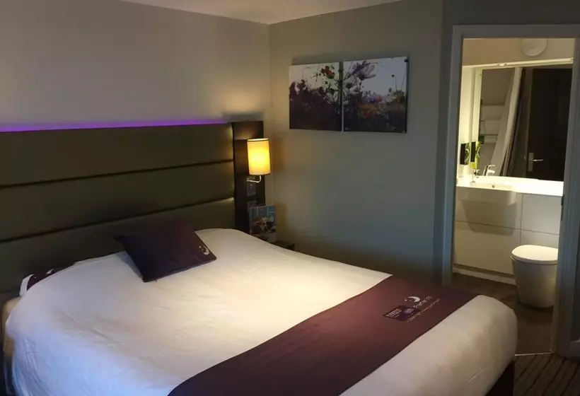 Fotos del hotel Premier Inn Wimbledon South:  7