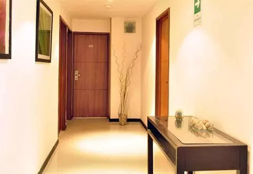 Fotos del hotel Hotel Innova 68:  3