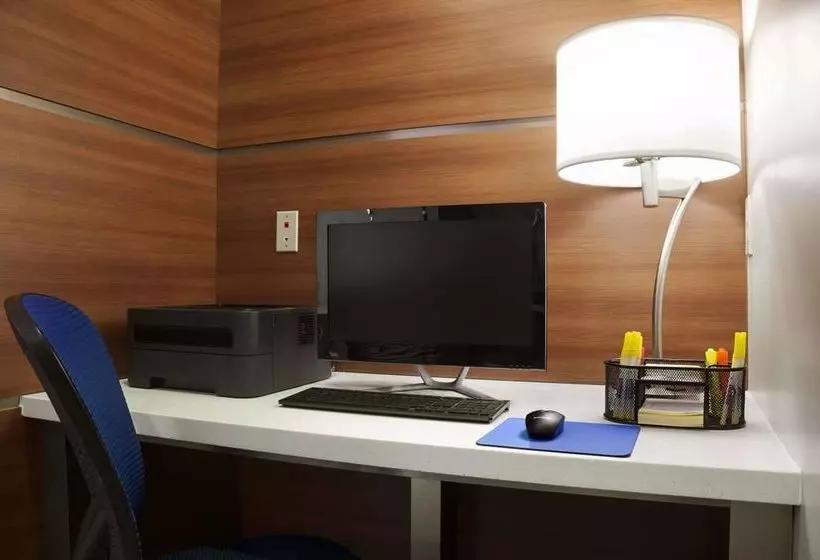 Fotos del hotel Days Inn & Suites By Wyndham Houston Northspring:  7