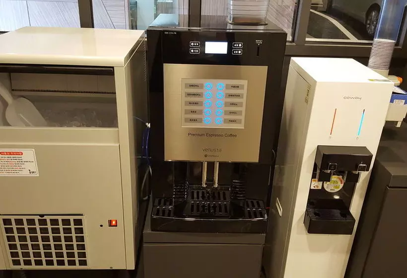 Fotos del hotel The Bs:  8