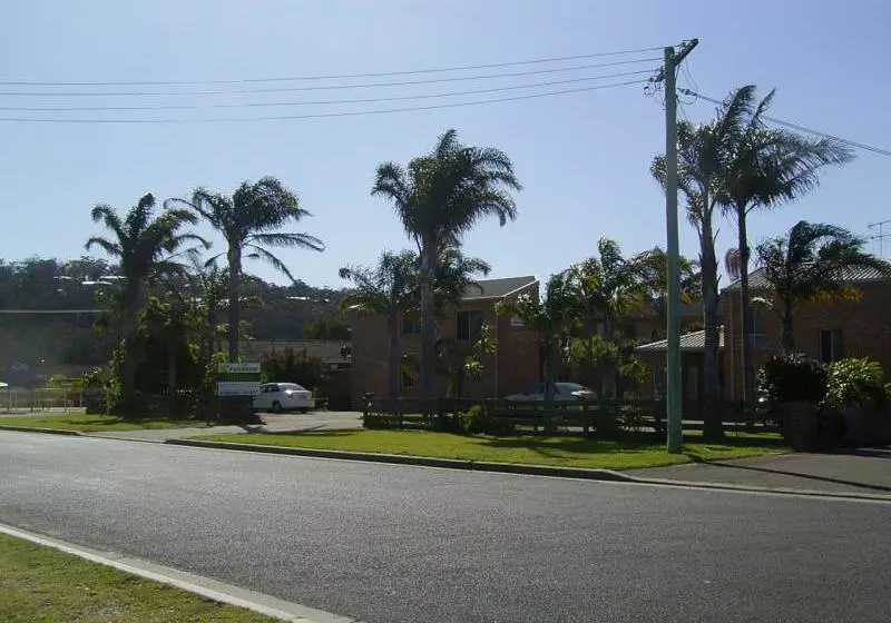 Fotos del hotel Fronds Holiday Apartments:  4