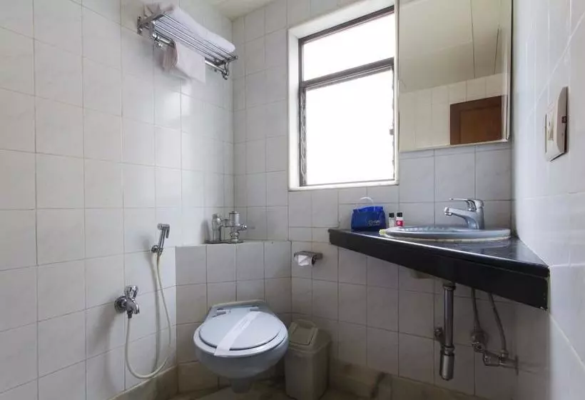 Fotos del hotel Oyo Premium Sion Railway Station:  7