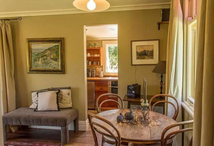 Fotos del hotel Toms Cottages:  11
