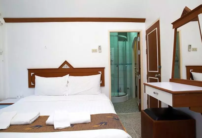 Fotos del hotel Castle Howchow Beach Resort:  7