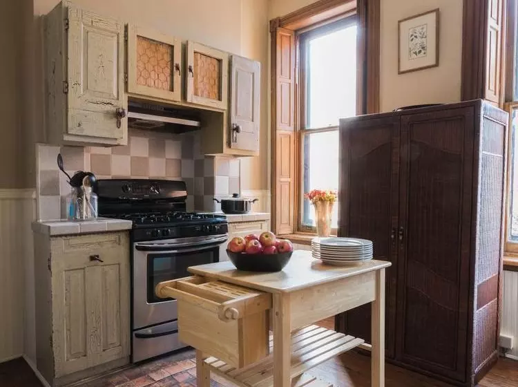 Fotos del hotel Found Places Capitol Hill Bed And Breakfast:  2