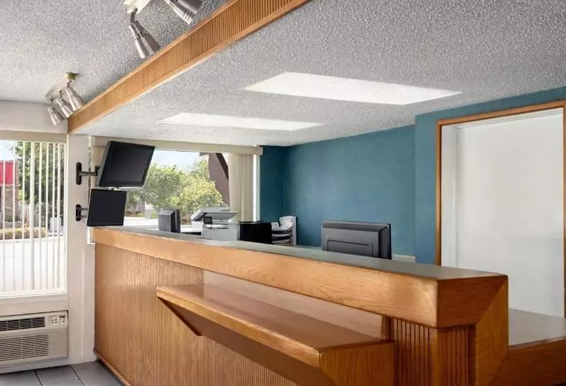 Fotos del hotel Howard Johnson By Wyndham San Diego State University Area:  5