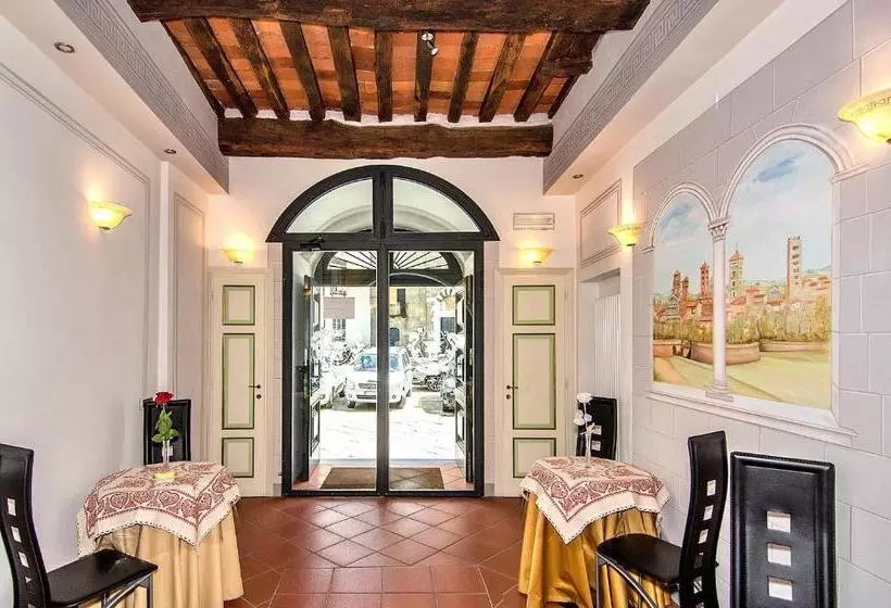 Fotos del hotel Dimora Dei Guelfi Luxury Rooms:  4