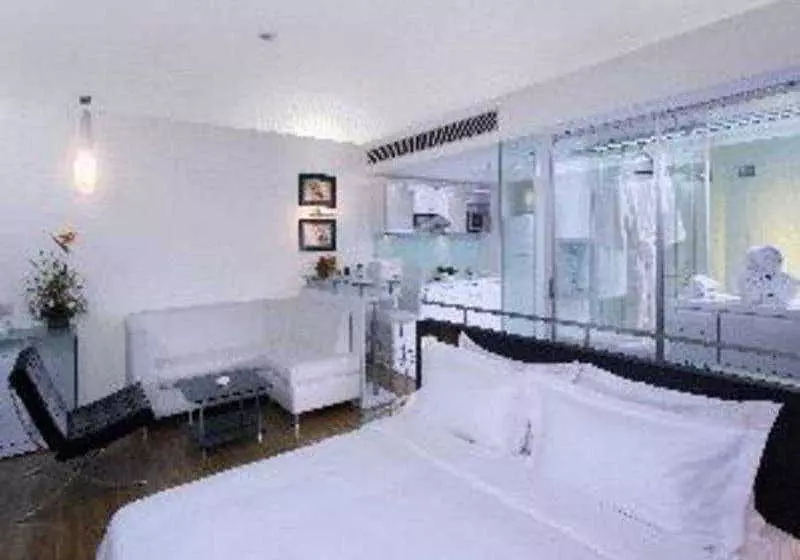 Fotos del hotel St Laurn Suites Pune:  2