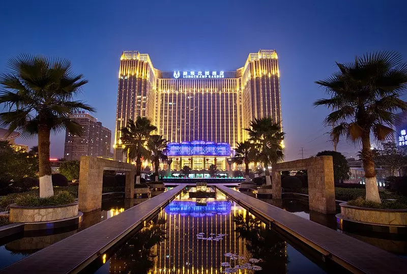 Longchamp Garden Hotel