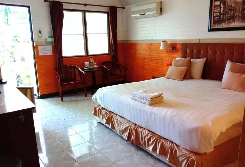 Fotos del hotel Lunar Hut Resort:  13