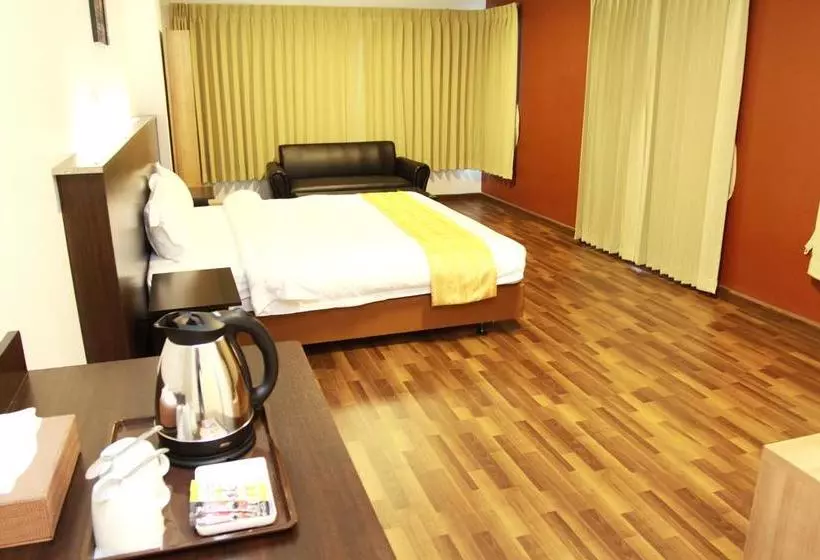 Fotos del hotel 101 Holiday Suite:  10