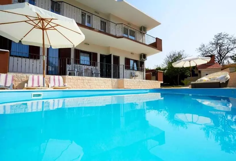Fotos del hotel Villa Ivana:  2