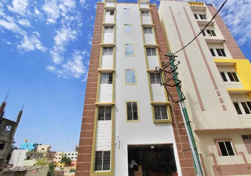 Fotos del hotel Oyo 11730 Maruthi Global:  4