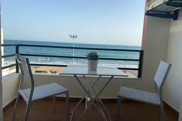 Maravilloso Apartamento En Primera Linea De Playa Con Vistas Al Mar En Caleta De Vélez 2 D - Algarrobo
