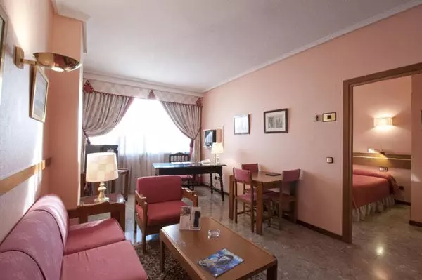 Fotos del hotel Suites Foxa 25:  4