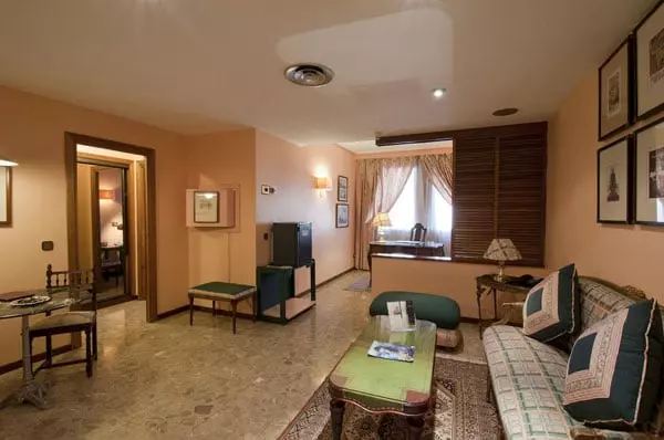 Fotos del hotel Suites Foxa 25:  7