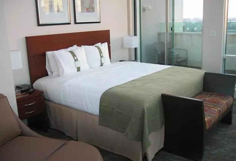 Holiday Inn  Long Island City  Manhattan View, An Ihg