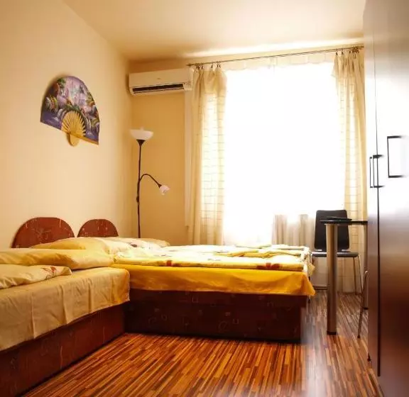 Fotos del hotel Budapest Center House:  12