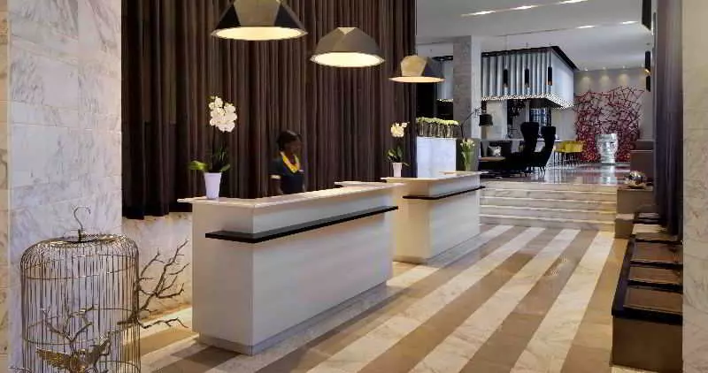 Fotos del hotel Dusitd2:  3