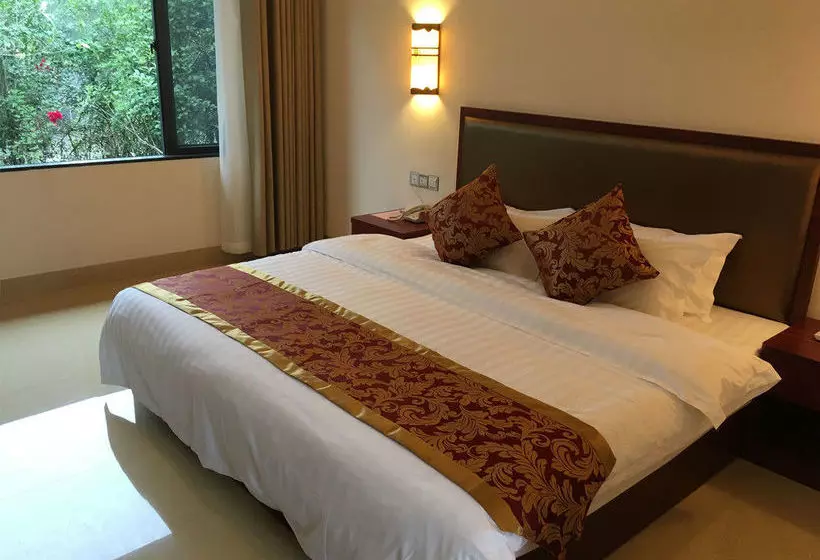 Yangshuo Mountain Top Retreat