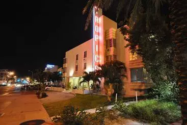 Tropics Hotel   Near Collins Avenue Shopping Area - Miami Beach