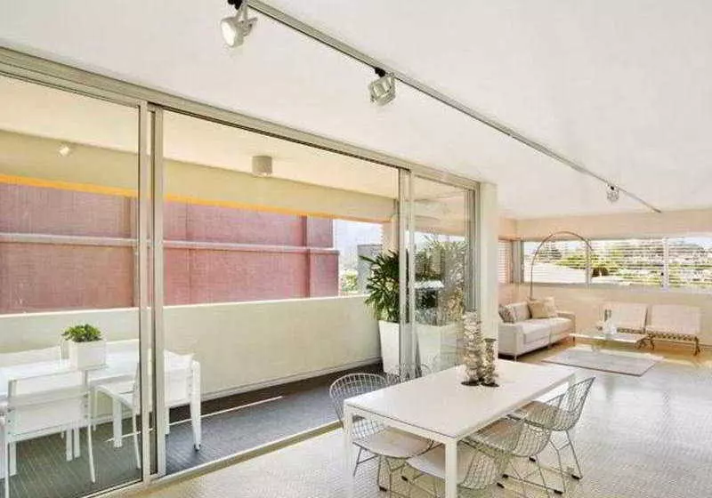 Fotos del hotel The 150 Apartments:  3