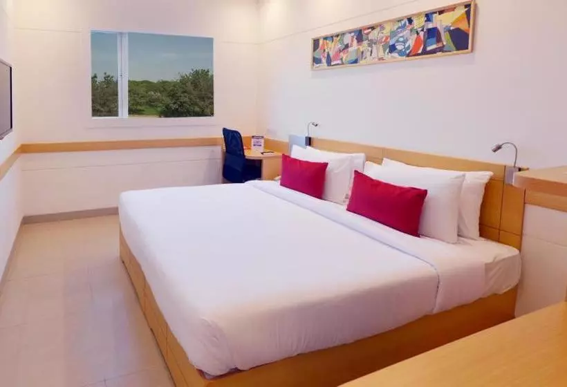 Fotos del hotel Red Fox Hotel, Chandigarh:  7