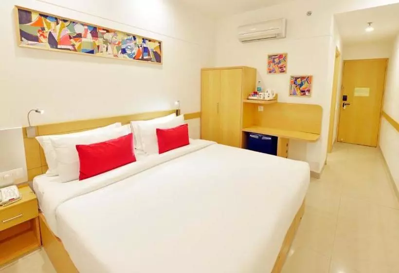 Fotos del hotel Red Fox Hotel, Chandigarh:  9