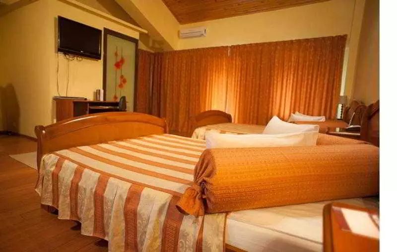 Fotos del hotel The Seasons:  2