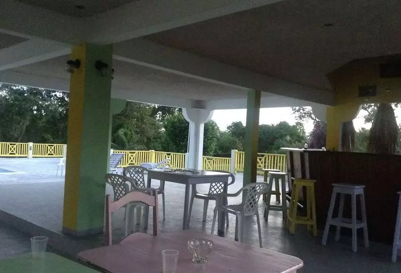 Fotos del hotel Royale Hummingbird Cliff Resort:  4