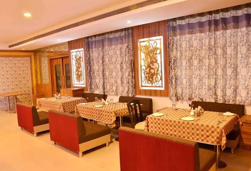 Fotos del hotel Capital O 13414  Swaroop Inn:  8