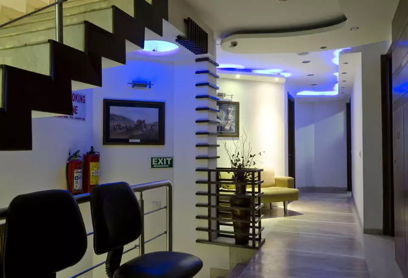 Fotos del hotel Fab Aashraye Nehru Place:  12