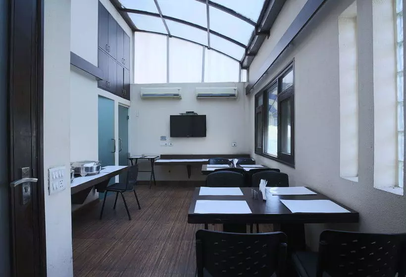 Fotos del hotel Fab Aashraye Nehru Place:  3